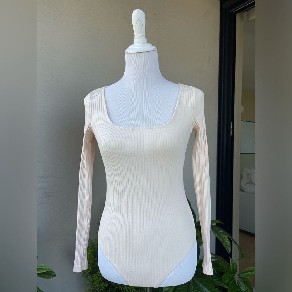 🌿 Zara Square Neck Slim Fit Ribbed Knit Bodysuit in Cream , M